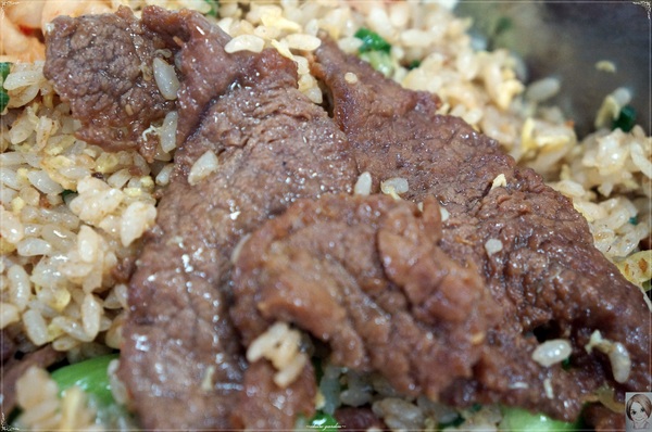 寶飽煲：[庶民美食]台北 捷運士林站 寶飽煲~大份量炒飯