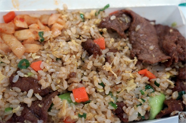 寶飽煲：[庶民美食]台北 捷運士林站 寶飽煲~大份量炒飯