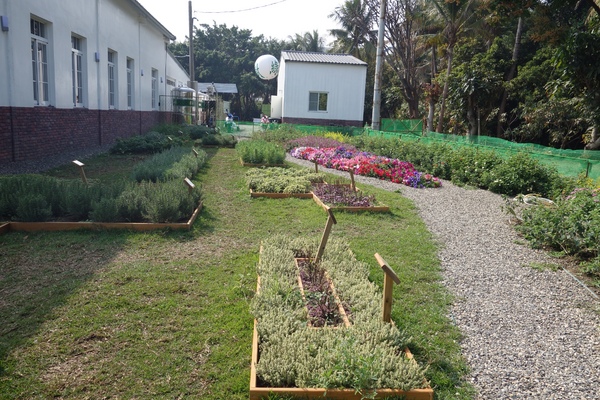 綠樹林幸福農場休閒餐廳：1030211[官本金文愛台灣口碑券第37彈]悠閒漫活的綠樹林幸福農場休閒餐廳享受美食饗宴與大自然譜出幸福樂章