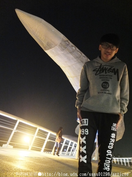 萬年溪景觀橋：【旅行遊記。屏東市】萬年溪景觀橋。璀璨夜遊屏東新地標