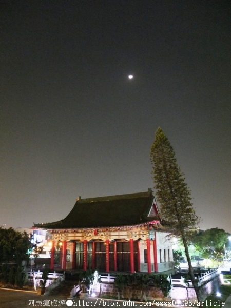 萬年溪景觀橋：【旅行遊記。屏東市】萬年溪景觀橋。璀璨夜遊屏東新地標