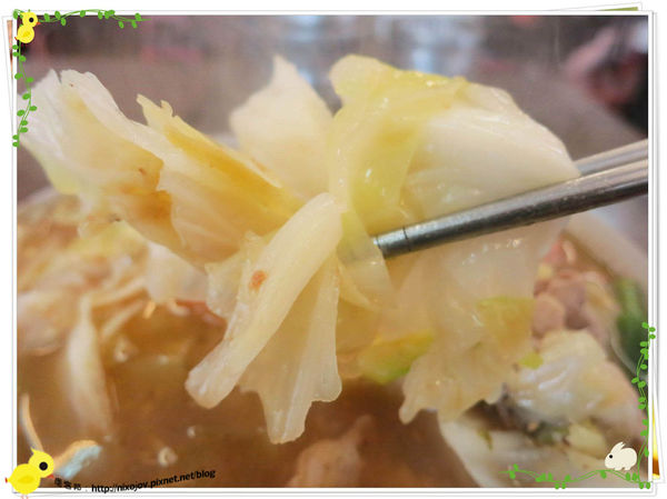 新莊-馨媽香香鍋-『在地人的美味』-大腸臭臭鍋-高麗菜