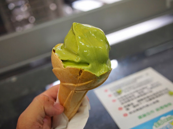 全家便利商店 FamilyMart(鑫美店):【食記】Fami x NISSEI台中全家日世抹茶霜淇淋偷跑囉@西區鑫美店BRT科博館 : 期間限定新口味!比草莓成功,不過一樣容易融化…