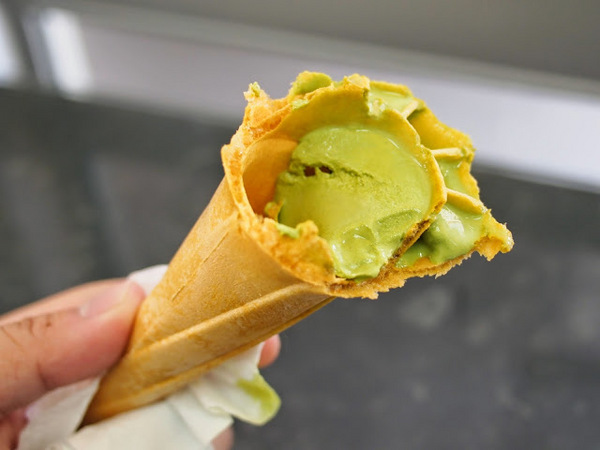 全家便利商店 FamilyMart(鑫美店):【食記】Fami x NISSEI台中全家日世抹茶霜淇淋偷跑囉@西區鑫美店BRT科博館 : 期間限定新口味!比草莓成功,不過一樣容易融化…