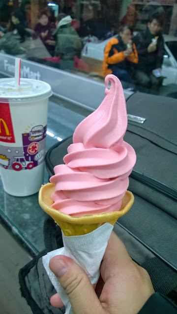 全家便利商店 FamilyMart(鑫美店):【食記】Fami x NISSEI台中全家日世抹茶霜淇淋偷跑囉@西區鑫美店BRT科博館 : 期間限定新口味!比草莓成功,不過一樣容易融化…