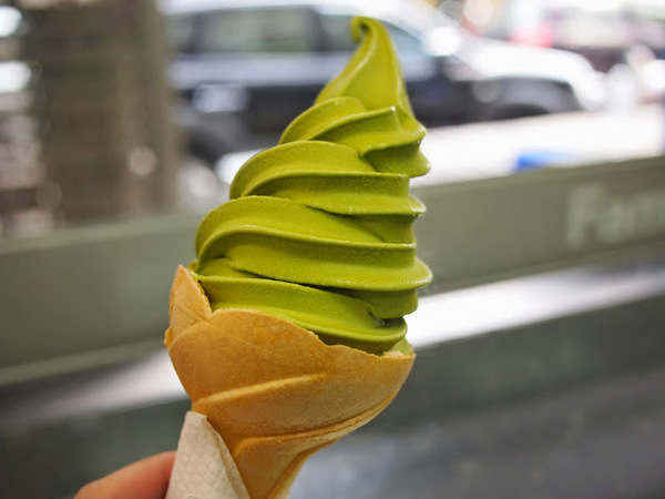 全家便利商店 FamilyMart(鑫美店):【食記】Fami x NISSEI台中全家日世抹茶霜淇淋偷跑囉@西區鑫美店BRT科博館 : 期間限定新口味!比草莓成功,不過一樣容易融化…