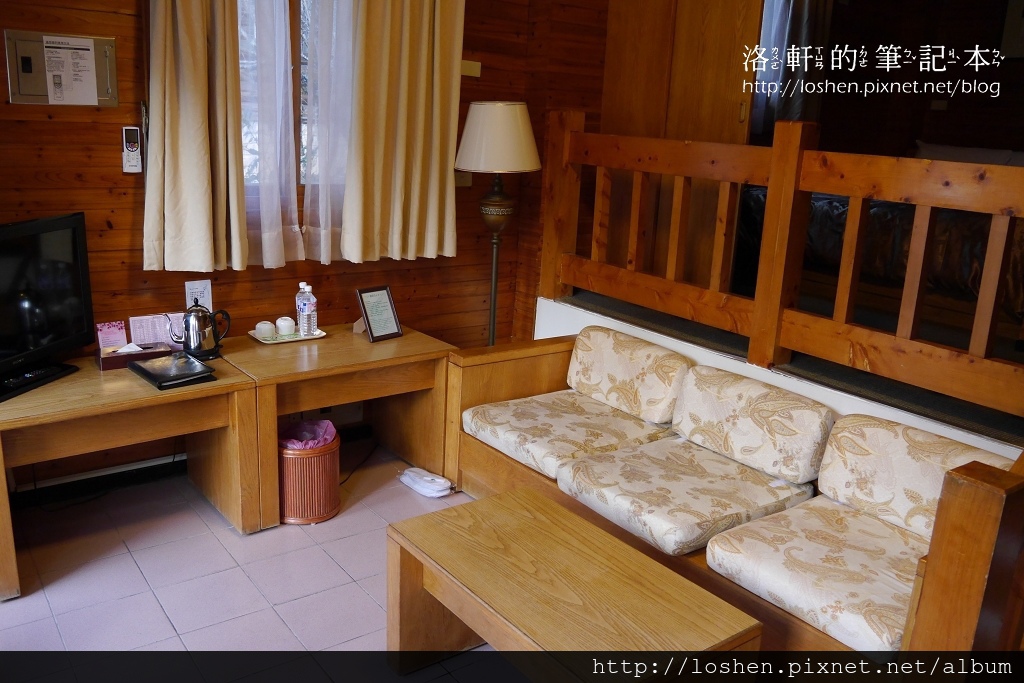 國民賓館楓林木屋VS文康館雙人林間木屋