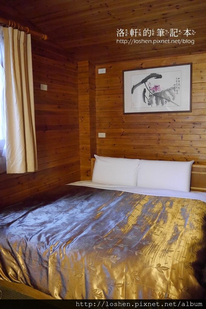 國民賓館楓林木屋VS文康館雙人林間木屋