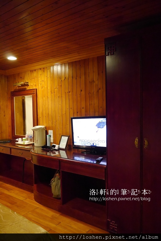 國民賓館楓林木屋VS文康館雙人林間木屋