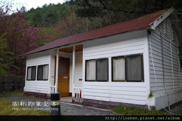 國民賓館楓林木屋VS文康館雙人林間木屋