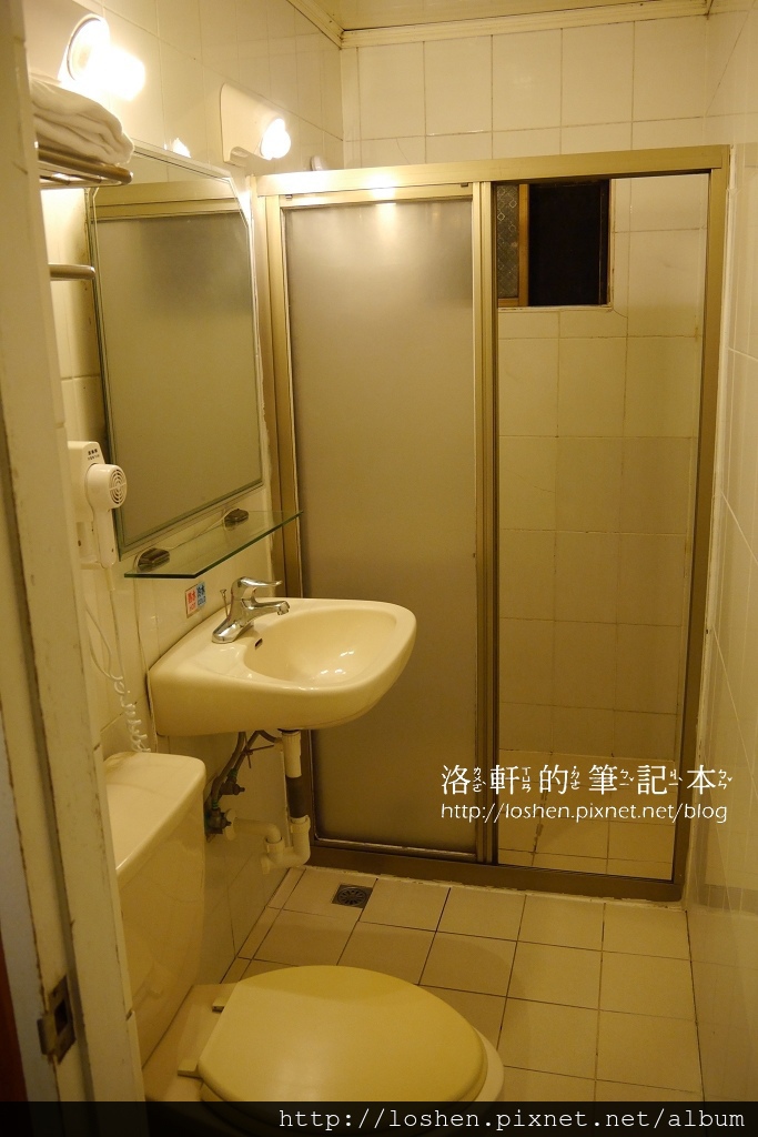 國民賓館楓林木屋VS文康館雙人林間木屋