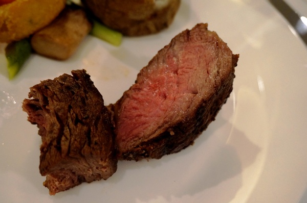 台北晶華酒店-Robin's鐵板燒：晶華酒店Robin's  60盎司 戰斧和牛牛排 ~ 巨無霸分享!