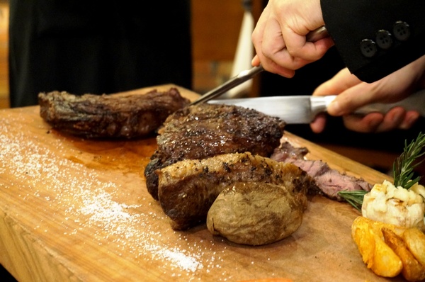 台北晶華酒店-Robin's鐵板燒：晶華酒店Robin's  60盎司 戰斧和牛牛排 ~ 巨無霸分享!