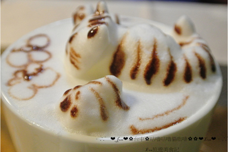 咕嚕咕嚕貓咖啡:【食記】oO。o○。台中 咕嚕咕嚕貓咖啡 po個3D立體擊掌貓拉花,療癒一下大家的心情~快來喝嘎逼,還可以領愛評KOKO哦~oO。o○。