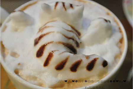 咕嚕咕嚕貓咖啡:【食記】oO。o○。台中 咕嚕咕嚕貓咖啡 po個3D立體擊掌貓拉花,療癒一下大家的心情~快來喝嘎逼,還可以領愛評KOKO哦~oO。o○。