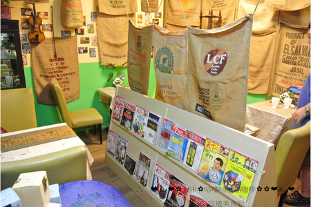 咕嚕咕嚕貓咖啡:【食記】oO。o○。台中 咕嚕咕嚕貓咖啡 po個3D立體擊掌貓拉花,療癒一下大家的心情~快來喝嘎逼,還可以領愛評KOKO哦~oO。o○。