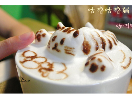 咕嚕咕嚕貓咖啡:【食記】oO。o○。台中 咕嚕咕嚕貓咖啡 po個3D立體擊掌貓拉花,療癒一下大家的心情~快來喝嘎逼,還可以領愛評KOKO哦~oO。o○。