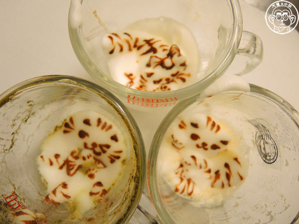 咕嚕貓咖啡館:呷飽祙【台中西區・咕嚕咕嚕貓咖啡】有萌貓陪伴喝立體拉花