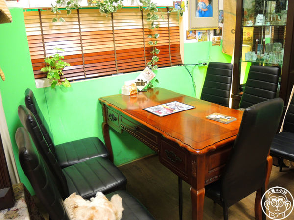 咕嚕貓咖啡館:呷飽祙【台中西區・咕嚕咕嚕貓咖啡】有萌貓陪伴喝立體拉花