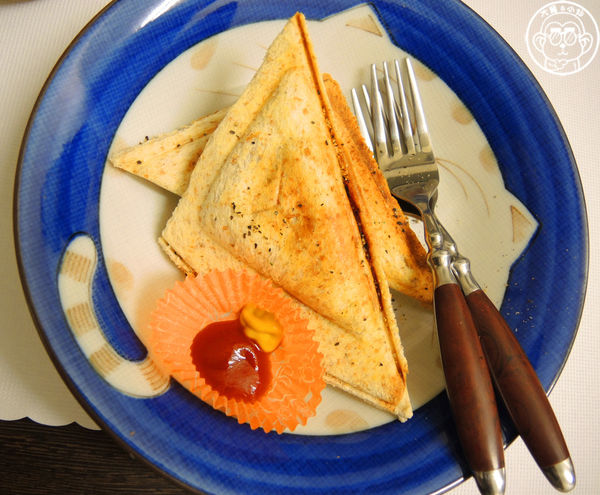 咕嚕貓咖啡館:呷飽祙【台中西區・咕嚕咕嚕貓咖啡】有萌貓陪伴喝立體拉花