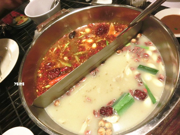 小蒙牛頂級麻辣養生鍋：【台中食記】超級划算~讓你哈根大師吃到飽@小蒙牛頂級麻辣養身鍋