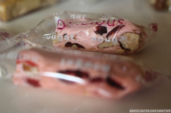 黃巾貓鳳梨酥：黃巾貓鳳梨酥~牛軋糖口味多變化、杏仁果粒超大顆❤