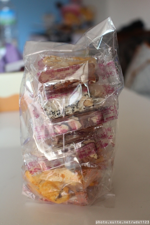 黃巾貓鳳梨酥：黃巾貓鳳梨酥~牛軋糖口味多變化、杏仁果粒超大顆❤