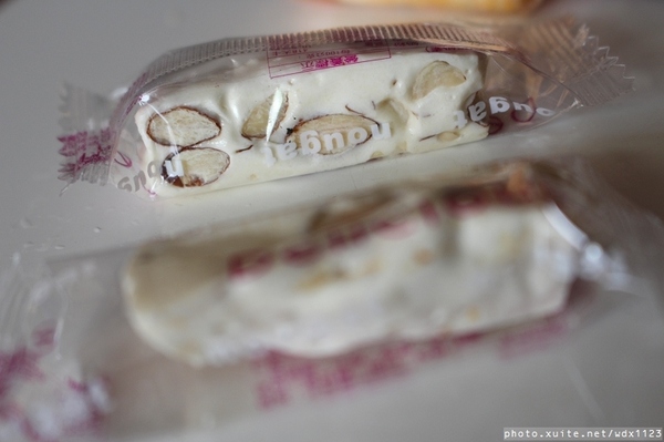 黃巾貓鳳梨酥：黃巾貓鳳梨酥~牛軋糖口味多變化、杏仁果粒超大顆❤