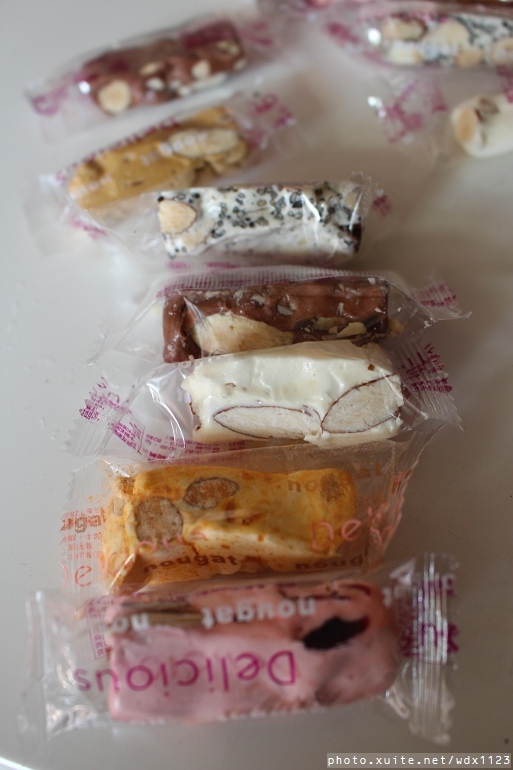 黃巾貓鳳梨酥：黃巾貓鳳梨酥~牛軋糖口味多變化、杏仁果粒超大顆❤