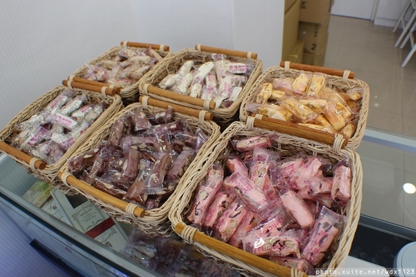 黃巾貓鳳梨酥：黃巾貓鳳梨酥~牛軋糖口味多變化、杏仁果粒超大顆❤