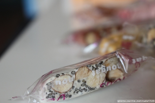 黃巾貓鳳梨酥：黃巾貓鳳梨酥~牛軋糖口味多變化、杏仁果粒超大顆❤