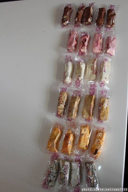 黃巾貓鳳梨酥：黃巾貓鳳梨酥~牛軋糖口味多變化、杏仁果粒超大顆❤