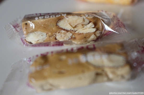 黃巾貓鳳梨酥：黃巾貓鳳梨酥~牛軋糖口味多變化、杏仁果粒超大顆❤