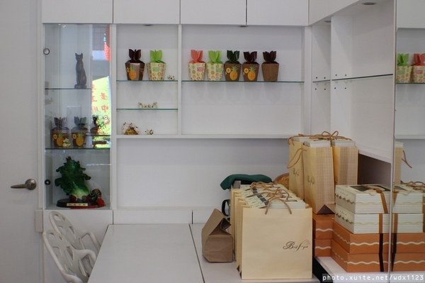 黃巾貓鳳梨酥：黃巾貓鳳梨酥~牛軋糖口味多變化、杏仁果粒超大顆❤