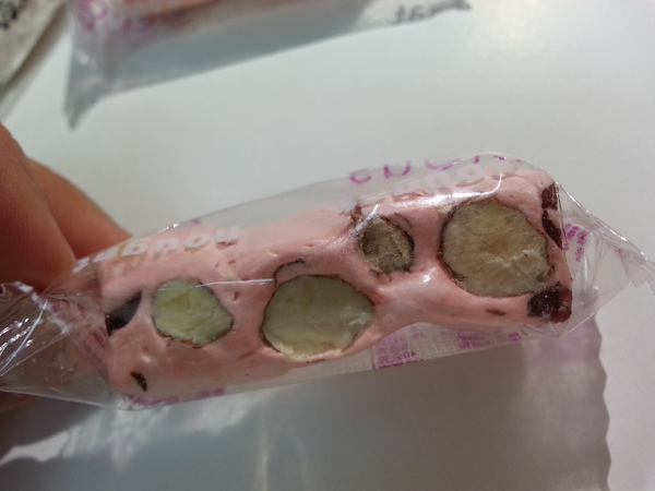 黃巾貓鳳梨酥：【口碑券9】小小牛軋糖。鹹甜辣蹦出新滋味  