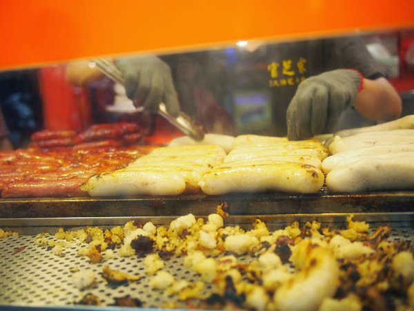 官芝霖大腸包小腸:【食記】台中官芝霖大腸包小腸創始店@西屯逢甲夜市 : 腸衣脆口,口感紮實,不過份量好像變少了…