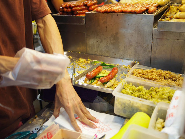 官芝霖大腸包小腸:【食記】台中官芝霖大腸包小腸創始店@西屯逢甲夜市 : 腸衣脆口,口感紮實,不過份量好像變少了…