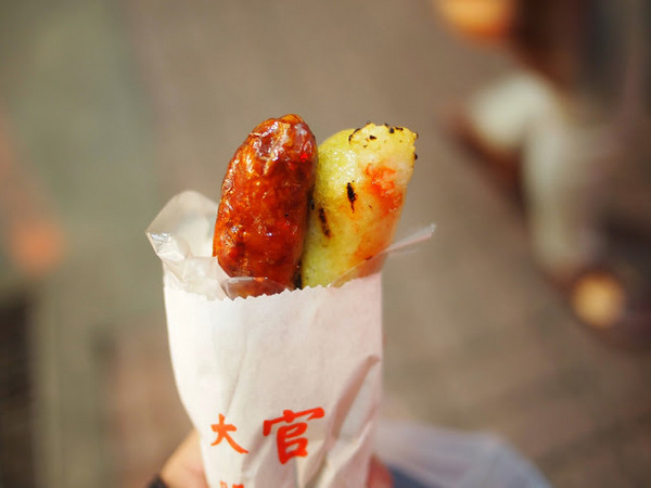 官芝霖大腸包小腸:【食記】台中官芝霖大腸包小腸創始店@西屯逢甲夜市 : 腸衣脆口,口感紮實,不過份量好像變少了…