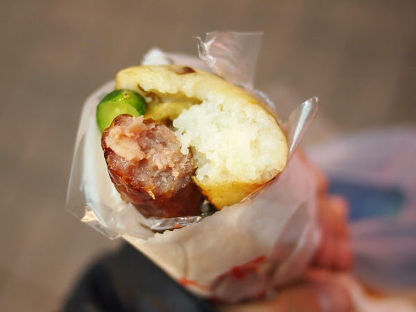 官芝霖大腸包小腸:【食記】台中官芝霖大腸包小腸創始店@西屯逢甲夜市 : 腸衣脆口,口感紮實,不過份量好像變少了…