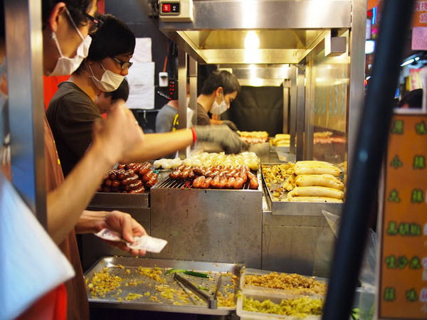 官芝霖大腸包小腸:【食記】台中官芝霖大腸包小腸創始店@西屯逢甲夜市 : 腸衣脆口,口感紮實,不過份量好像變少了…