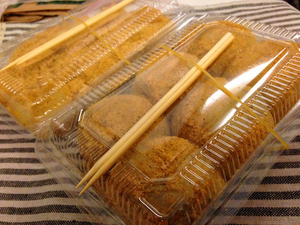 不老客家傳統麻糬:【♥美食】我也吃到超人氣銅板美食-顆顆飽滿不老客家麻糬