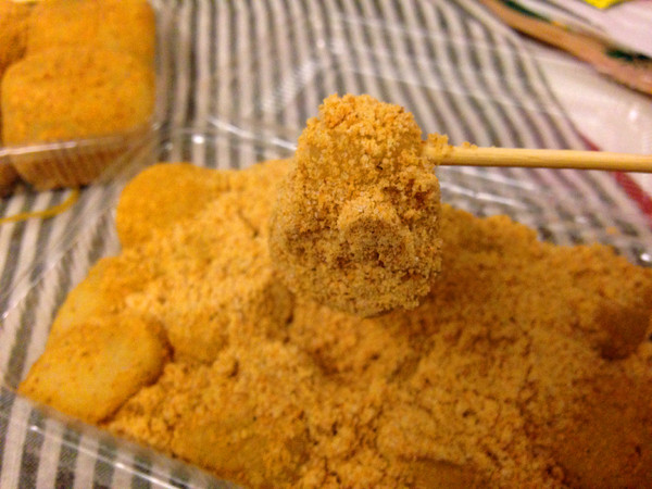 不老客家傳統麻糬:【♥美食】我也吃到超人氣銅板美食-顆顆飽滿不老客家麻糬