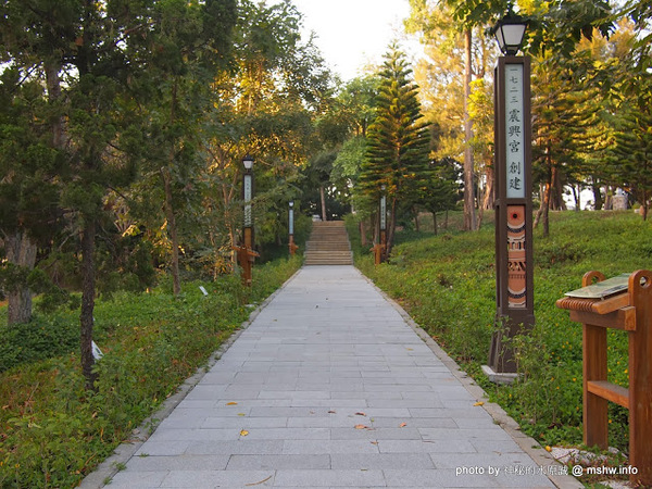 佳里中山公園(2013台南百花祭):【景點】台南佳里中山公園@2014台南百花祭 : 花沒想像中的多,但還蠻適合散步的囉!