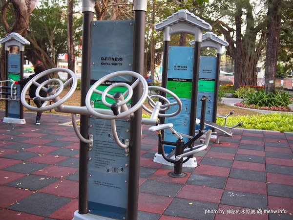 佳里中山公園(2013台南百花祭):【景點】台南佳里中山公園@2014台南百花祭 : 花沒想像中的多,但還蠻適合散步的囉!