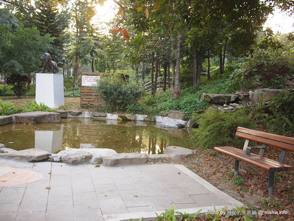 佳里中山公園(2013台南百花祭):【景點】台南佳里中山公園@2014台南百花祭 : 花沒想像中的多,但還蠻適合散步的囉!