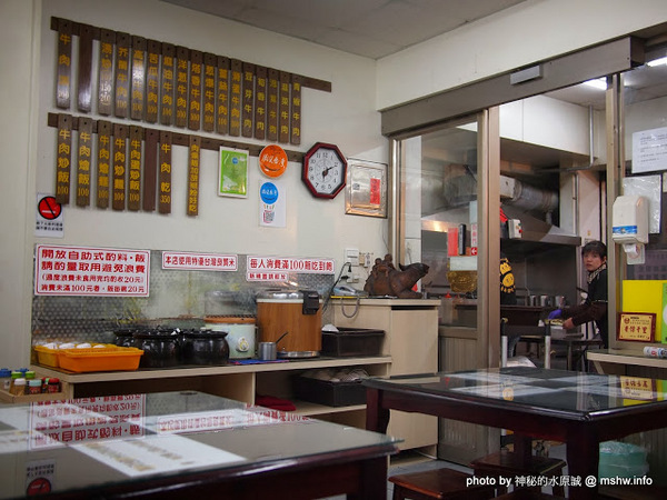 佳里阿安牛肉清湯(佳里總店):【食記】台南佳里阿安牛肉清湯@佳里 : 肉味厚重的湯頭與超油滷肉飯,可惜肉質略顯乾澀!