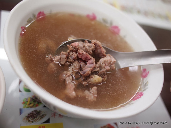 佳里阿安牛肉清湯(佳里總店):【食記】台南佳里阿安牛肉清湯@佳里 : 肉味厚重的湯頭與超油滷肉飯,可惜肉質略顯乾澀!
