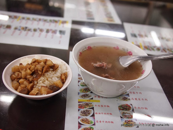佳里阿安牛肉清湯(佳里總店):【食記】台南佳里阿安牛肉清湯@佳里 : 肉味厚重的湯頭與超油滷肉飯,可惜肉質略顯乾澀!