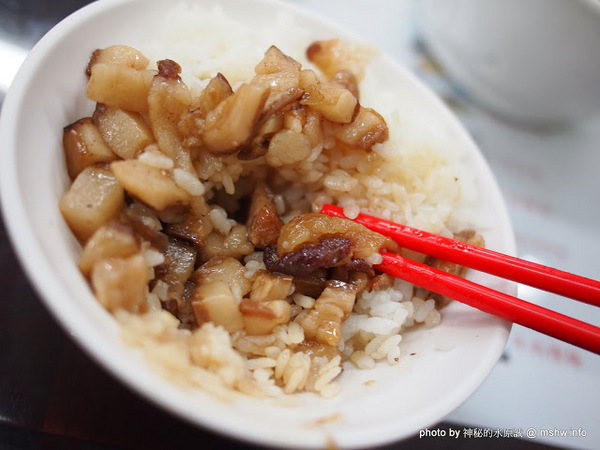佳里阿安牛肉清湯(佳里總店):【食記】台南佳里阿安牛肉清湯@佳里 : 肉味厚重的湯頭與超油滷肉飯,可惜肉質略顯乾澀!