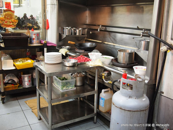 佳里阿安牛肉清湯(佳里總店):【食記】台南佳里阿安牛肉清湯@佳里 : 肉味厚重的湯頭與超油滷肉飯,可惜肉質略顯乾澀!